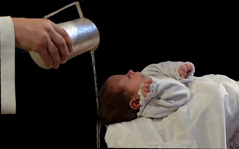 Sängerin am Klavier bei Taufe